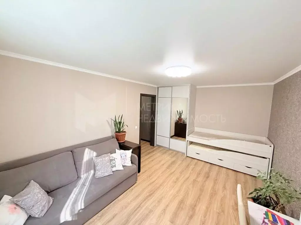 2-к кв. Тюменская область, Тюмень ул. Федюнинского, 56к2 (58.7 м) - Фото 1