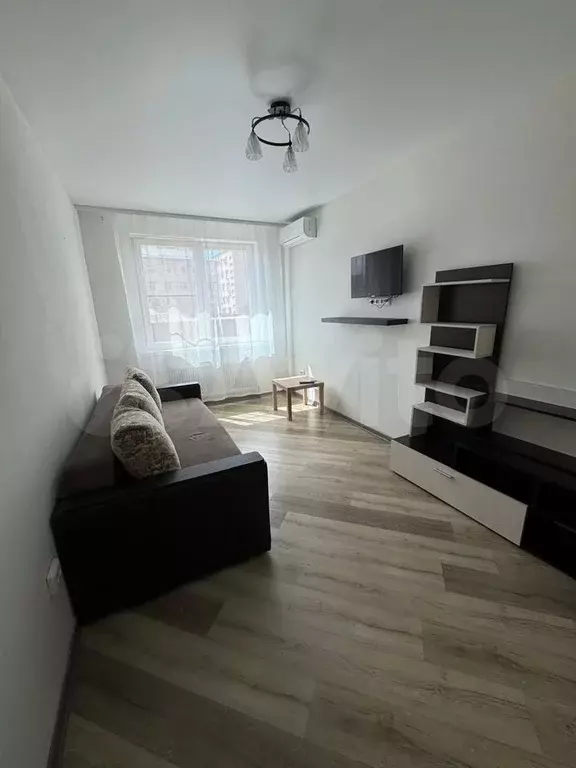 1-к. квартира, 40 м, 1/18 эт. - Фото 0