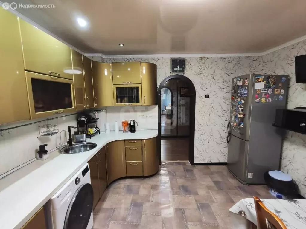 3-комнатная квартира: Комсомольск-на-Амуре, улица Калинина, 17 (89.9 ... - Фото 0