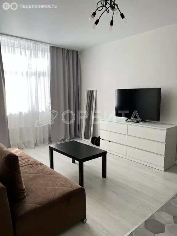 1-комнатная квартира: Тюмень, улица Тимофея Чаркова, 83 (38 м) - Фото 1