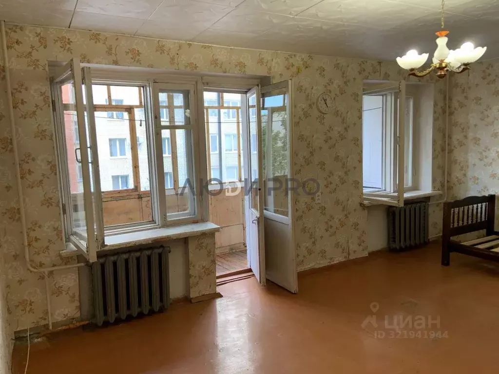 3-к кв. Саратовская область, Саратов ул. Имени А.И. Хользунова, 1/5 ... - Фото 0