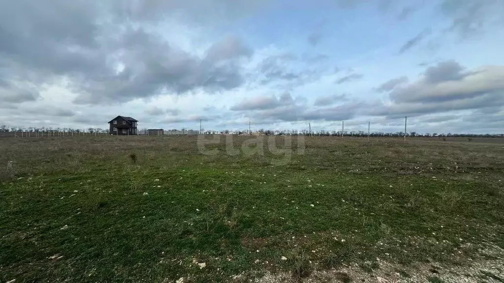 Участок в Крым, Черноморский район, с. Межводное ул. Дружбы (6.4 сот.) - Фото 1