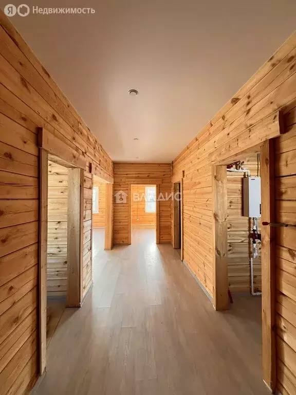 Дом в село Хомутово, Поздняковская улица, 6 (200 м) - Фото 1