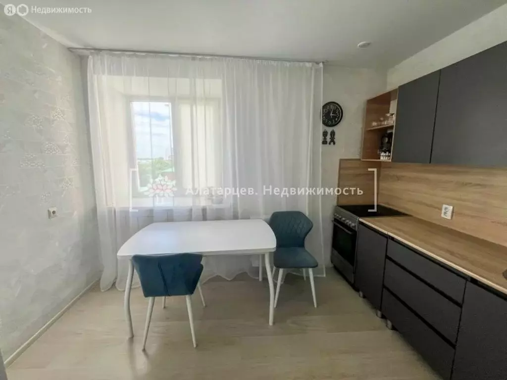 2-комнатная квартира: Томск, улица Елизаровых, 33 (50 м) - Фото 0