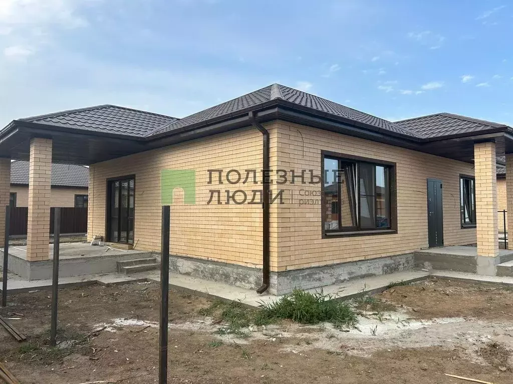 Дом в Астраханская область, Приволжский район, с. Началово, ... - Фото 1