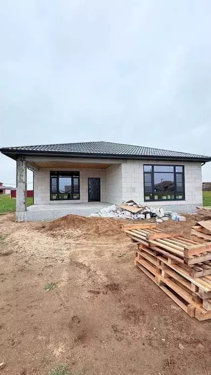 Дом в Астраханская область, Приволжский район, с. Растопуловка ... - Фото 1