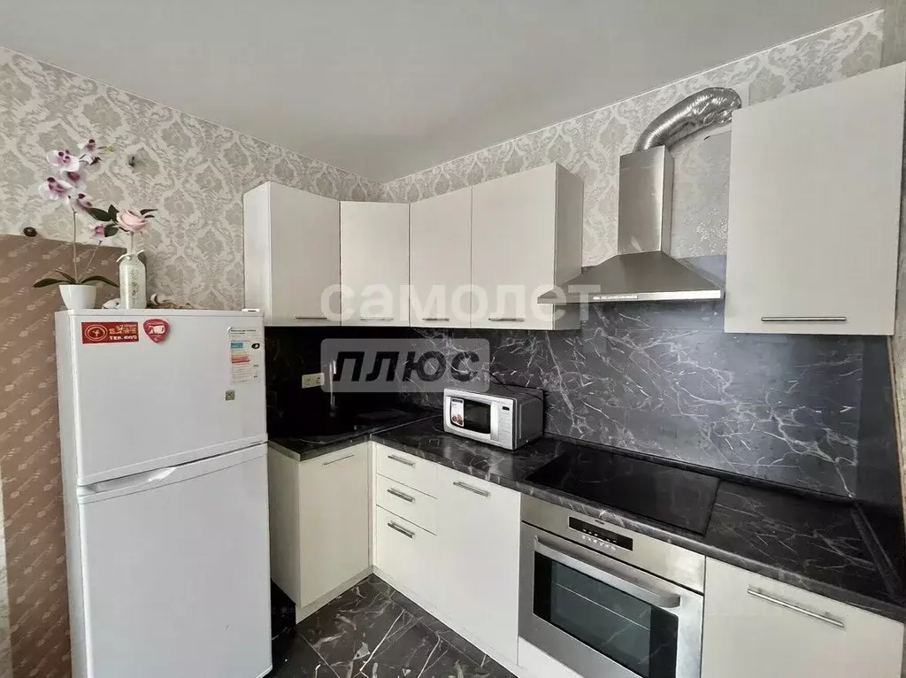 1-к кв. Тюменская область, Тюмень ул. 50 лет Октября, 57Б (37.0 м) - Фото 0