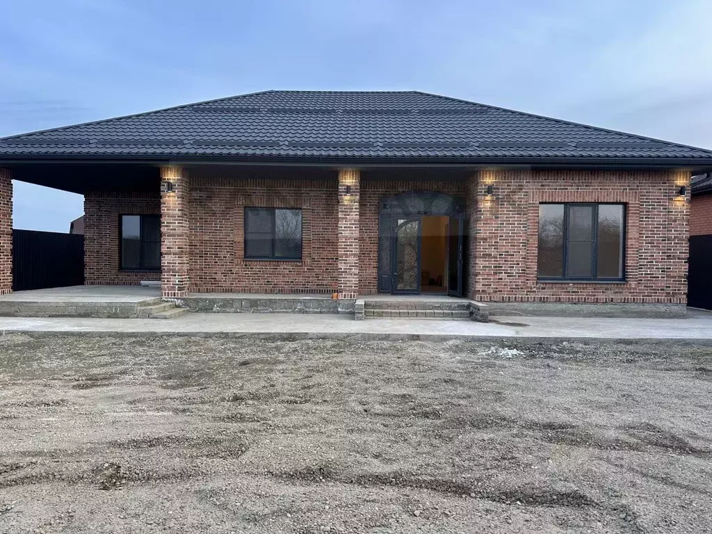 Дом в Адыгея, Майкоп городской округ, пос. Западный ул. Чамокова (167 ... - Фото 1