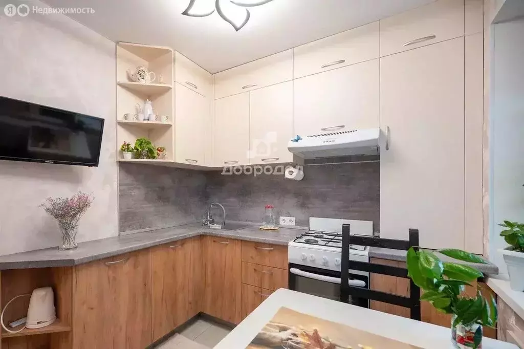 2-комнатная квартира: Екатеринбург, улица Стрелочников, 6 (44 м) - Фото 2