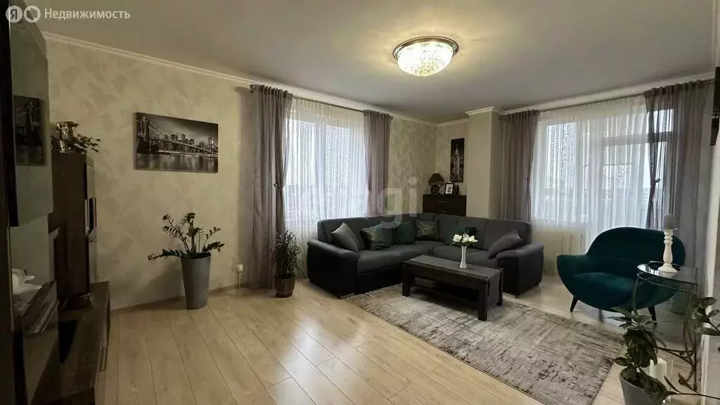 3-комнатная квартира: Калининград, улица Олега Кошевого, 17 (84.4 м) - Фото 0