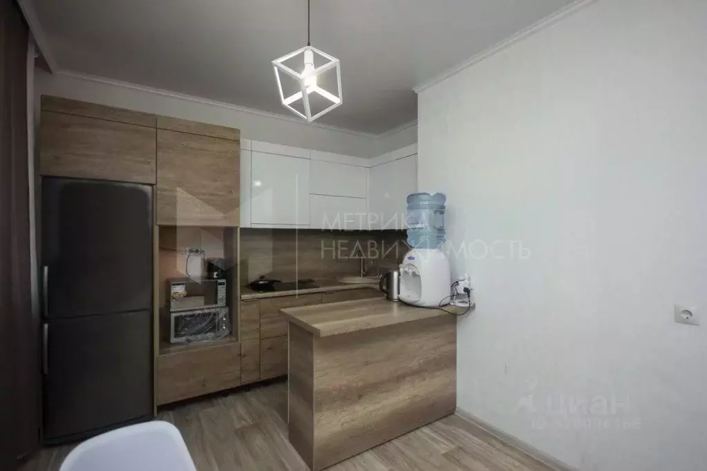 2-к кв. Тюменская область, Тюмень ул. Тимофея Чаркова, 79 (75.0 м) - Фото 0