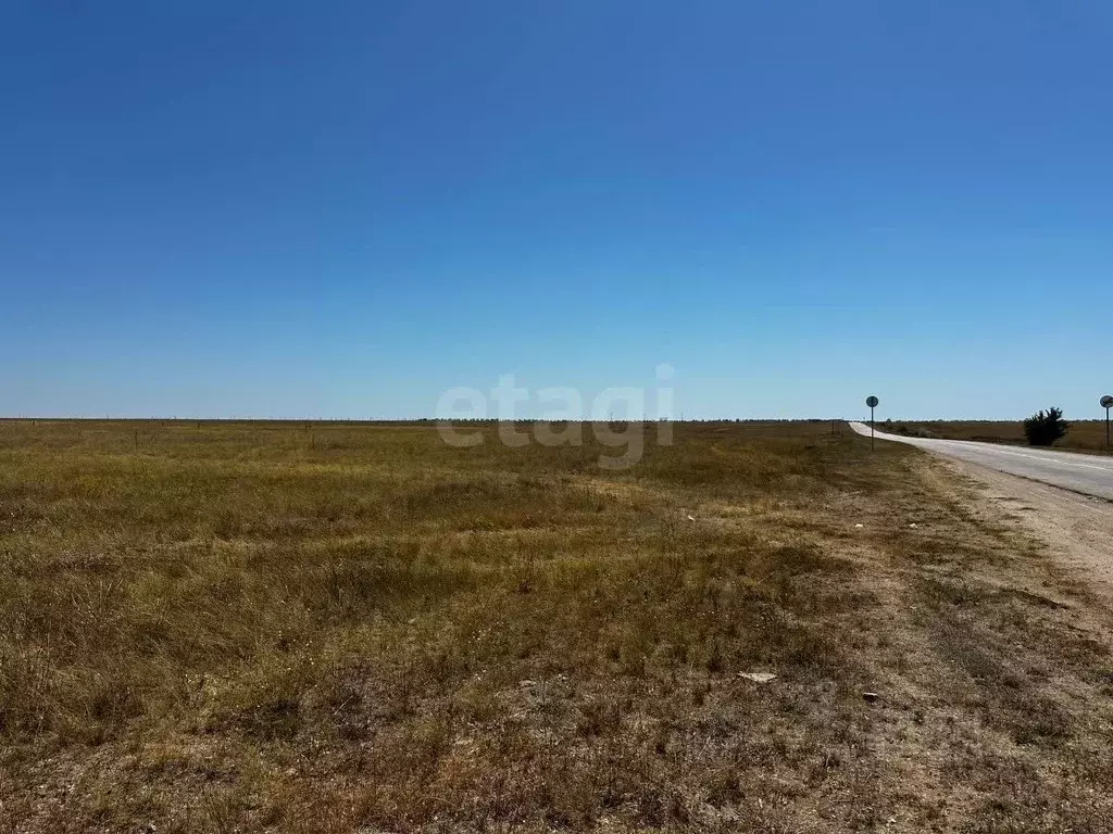 Участок в Крым, Евпатория городской округ, Новоозерное пгт ул. ... - Фото 0