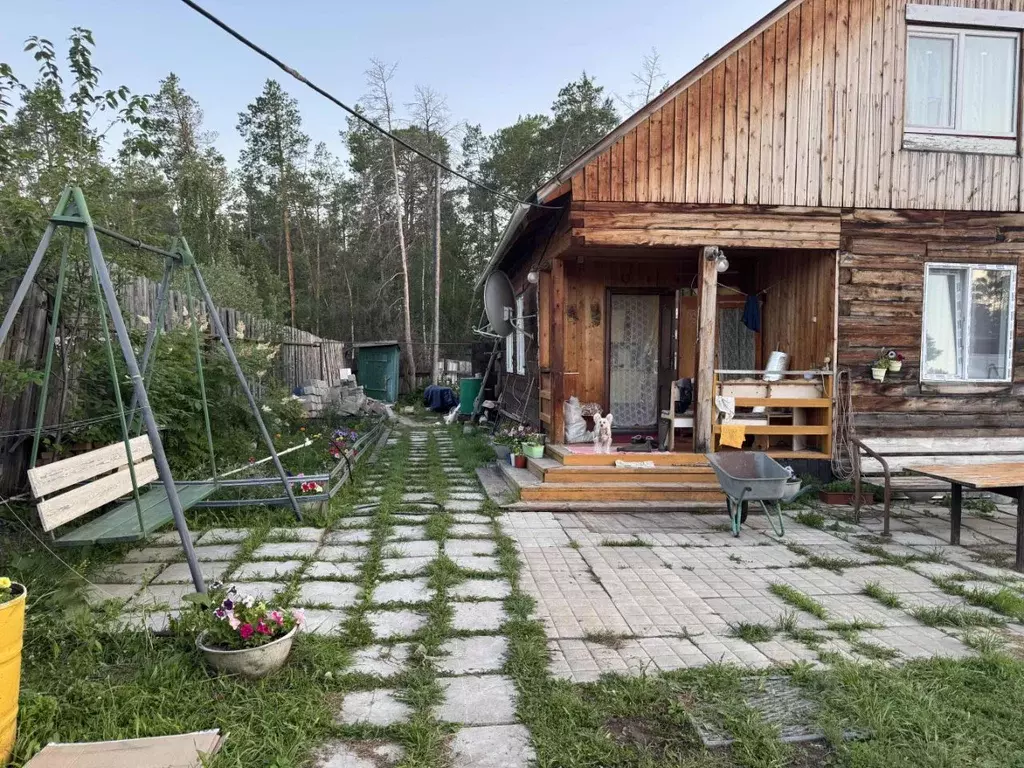 Дом в Саха (Якутия), Якутск ул. Имени Генерала Измерова (100 м) - Фото 1