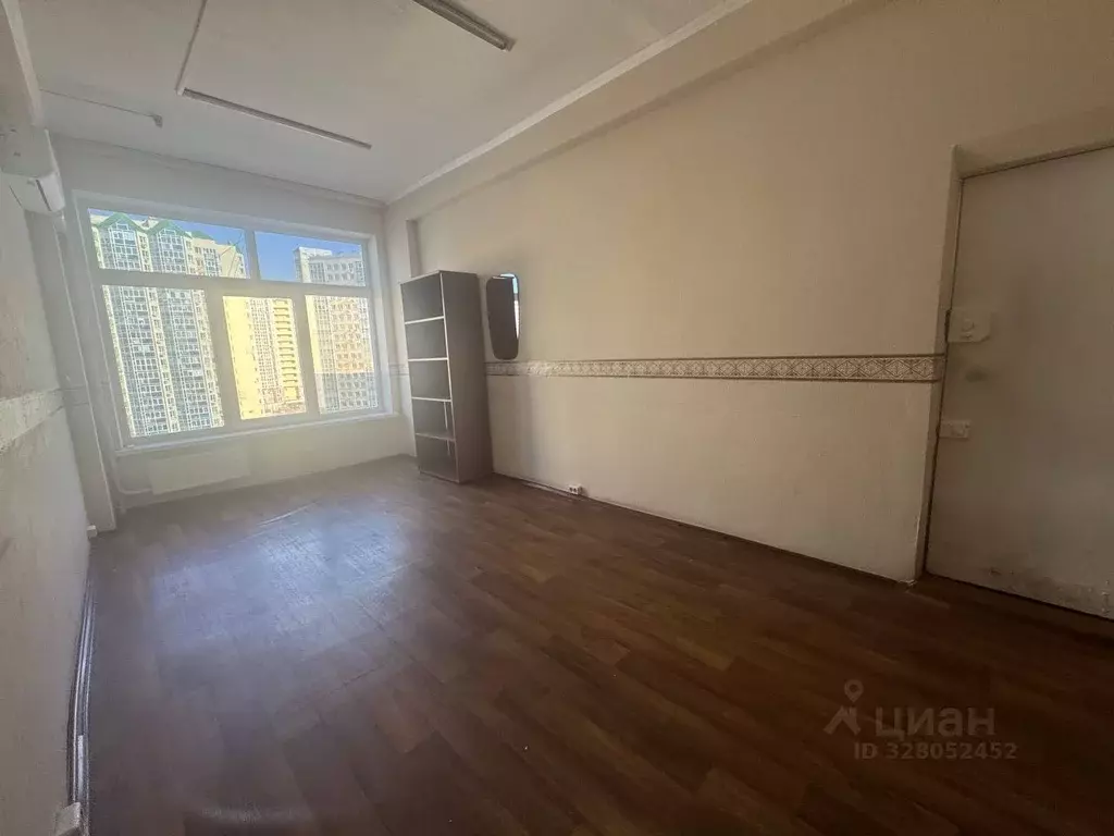 Офис в Свердловская область, Екатеринбург ул. Луначарского, 81 (18 м) - Фото 1