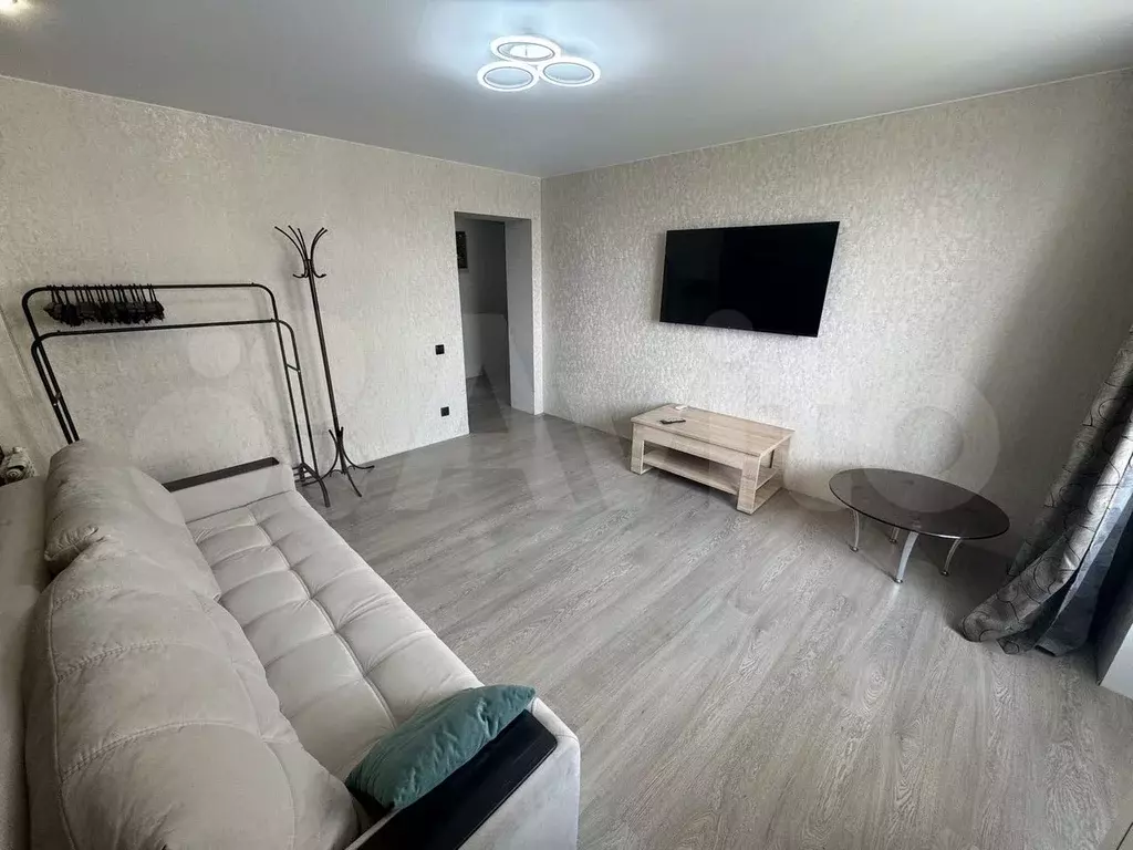 1-к. квартира, 42 м, 9/10 эт. - Фото 1