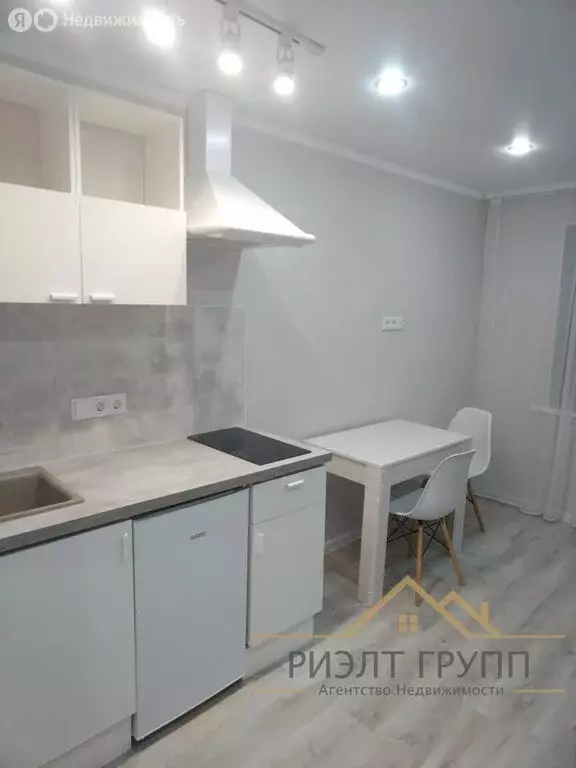 Квартира-студия: Казань, улица Короленко, 40 (15 м) - Фото 0