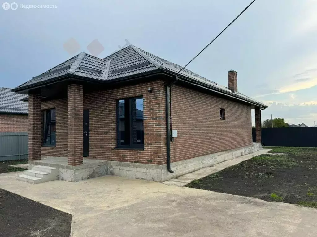 Дом в Новотитаровская, Аэродромная улица, 5 (100 м) - Фото 1