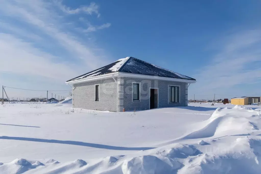 Дом в Тюменская область, Тюменский муниципальный округ, с. Чикча, ... - Фото 1