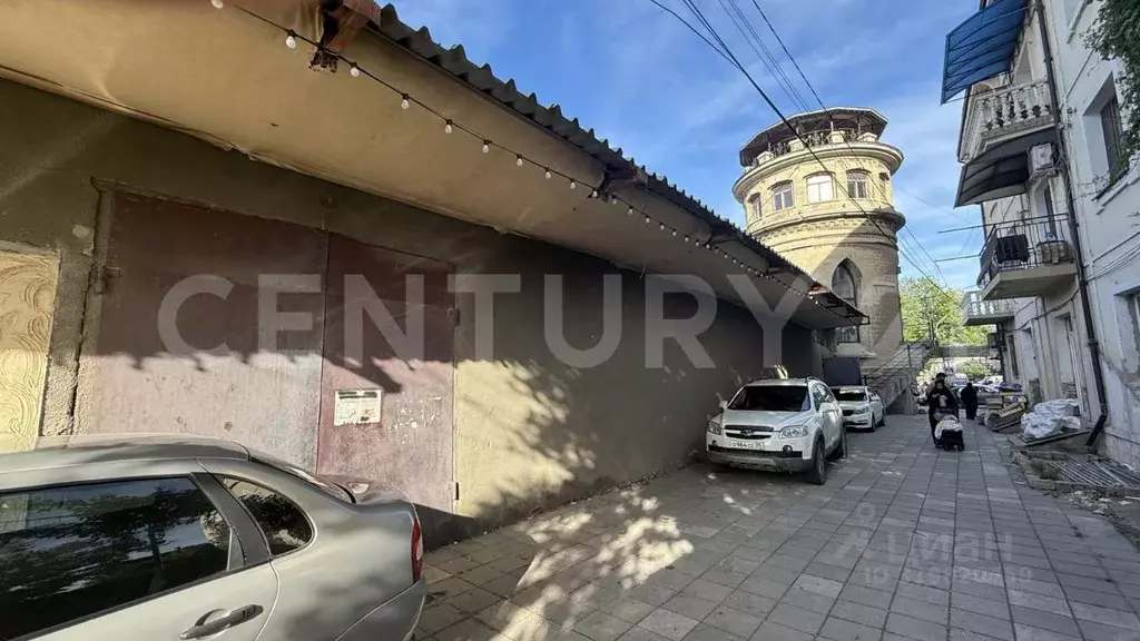 Торговая площадь в Дагестан, Махачкала ул. Эмирова, 25А (425 м) - Фото 1