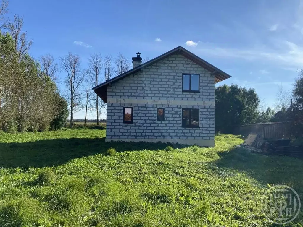 Дом в Ленинградская область, Лужский район, Володарское с/пос, пос. ... - Фото 1