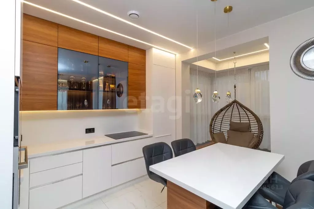 3-к кв. Тюменская область, Тюмень ул. Газовиков, 44 (103.4 м) - Фото 1