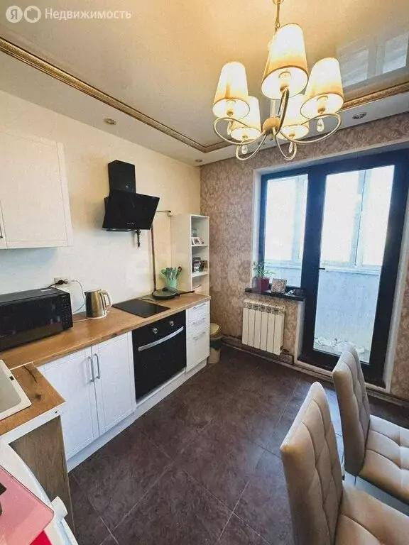 3-комнатная квартира: Псков, Петровская улица, 28 (66.4 м) - Фото 1