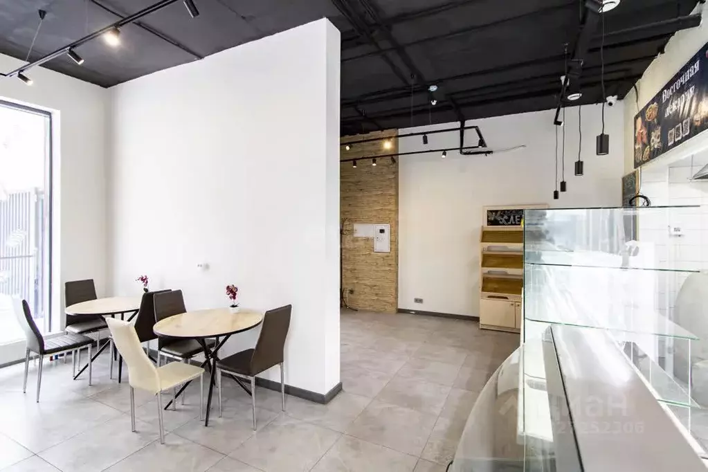 Помещение свободного назначения в Тюменская область, Тюмень ул. 50 лет ... - Фото 1