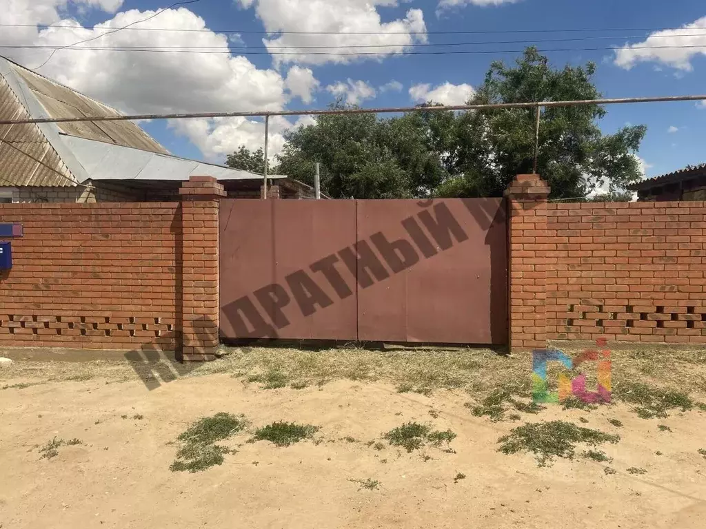 Дом в Калмыкия, Целинный район, с. Троицкое ул. Мучкаева (124 м) - Фото 2