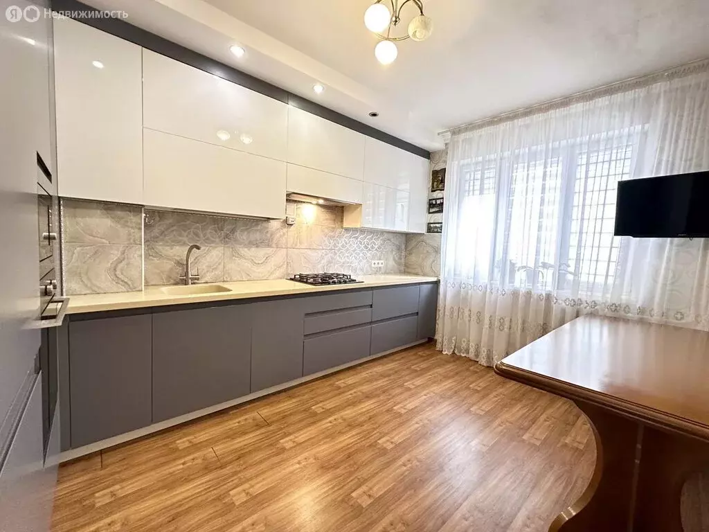 3-комнатная квартира: Уфа, улица Академика Королёва, 2 (92.9 м) - Фото 2