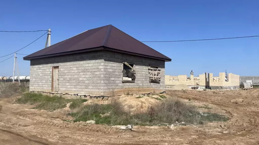 Дом в Астраханская область, Наримановский район, с. Солянка ул. Ахмита ... - Фото 1