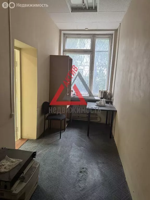 4-комнатная квартира: Каменск-Уральский, улица Строителей, 10 (81.8 м) - Фото 1