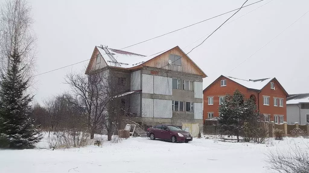 Дом в Калужская область, Таруса ул. Сиреневая, 1 (307 м) - Фото 0
