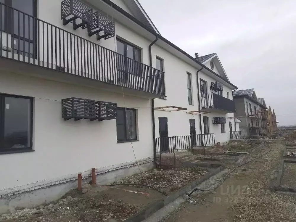 3-к кв. Адыгея, Тахтамукайский район, Старобжегокайское с/пос, Новая ... - Фото 1