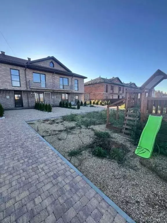 2-к кв. Адыгея, Тахтамукайский район, Старобжегокайское с/пос, Хомуты ... - Фото 0