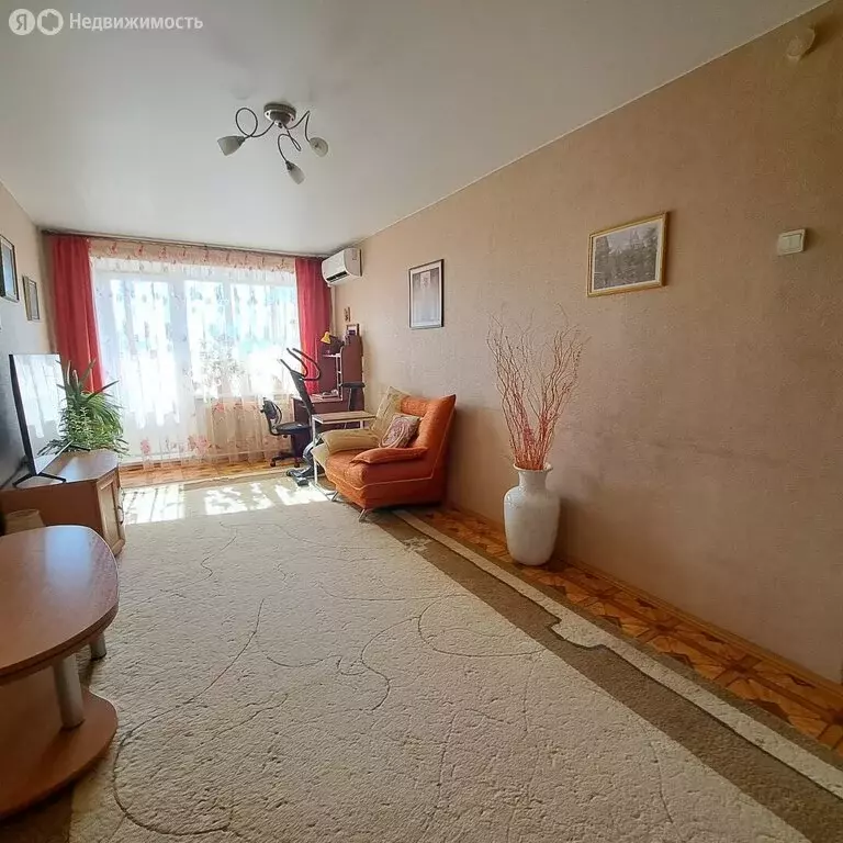 2-комнатная квартира: Тюмень, улица Республики, 92 (49 м) - Фото 0