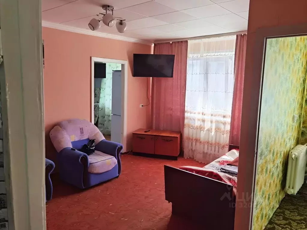 2-к кв. Магаданская область, Ягодное пгт ул. Спортивная, 21 (46.0 м) - Фото 0