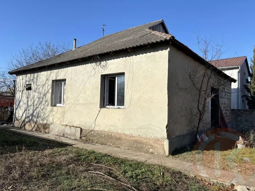 Дом в Крым, Симферополь ул. Эмель, 31 (100 м) - Фото 1