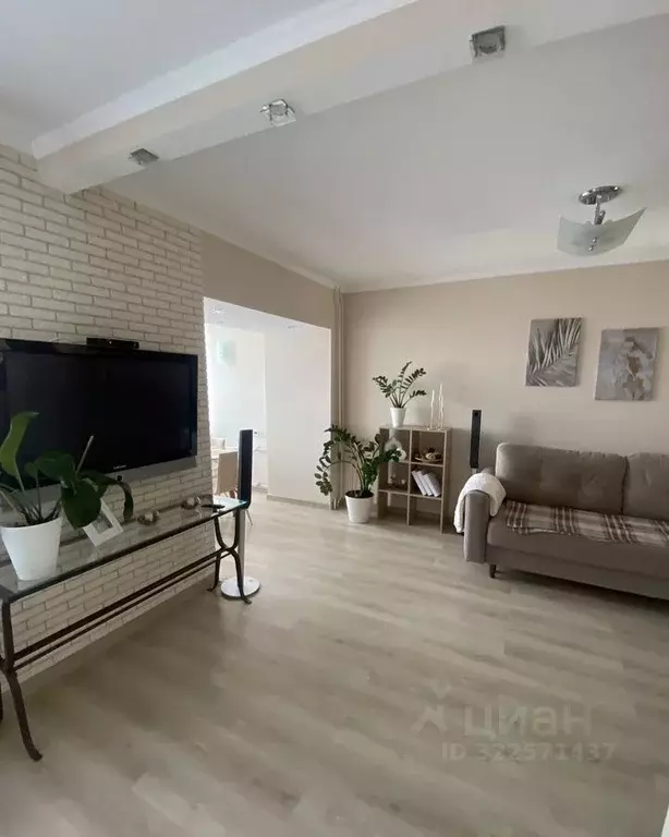 3-к кв. Красноярский край, Красноярск ул. Марковского, 80 (72.0 м) - Фото 0