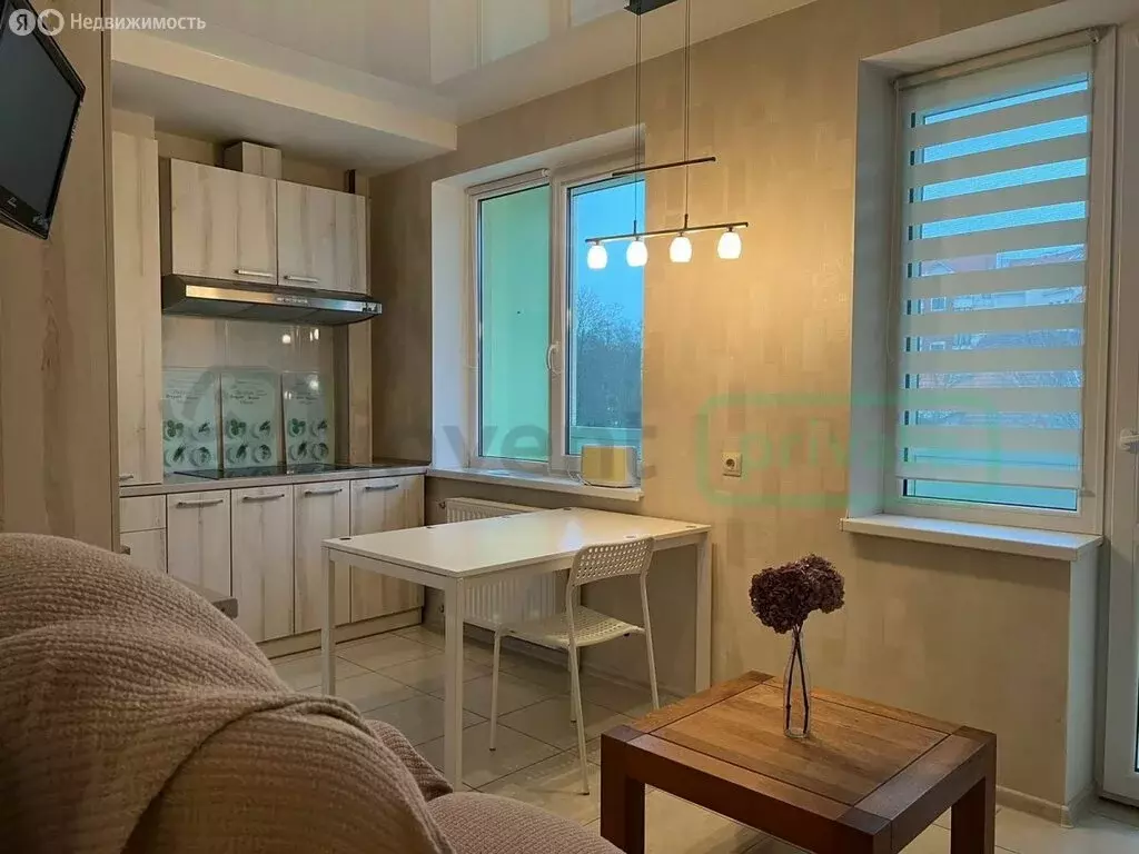 2-комнатная квартира: Пионерский, Комсомольская улица, 62 (56 м) - Фото 1