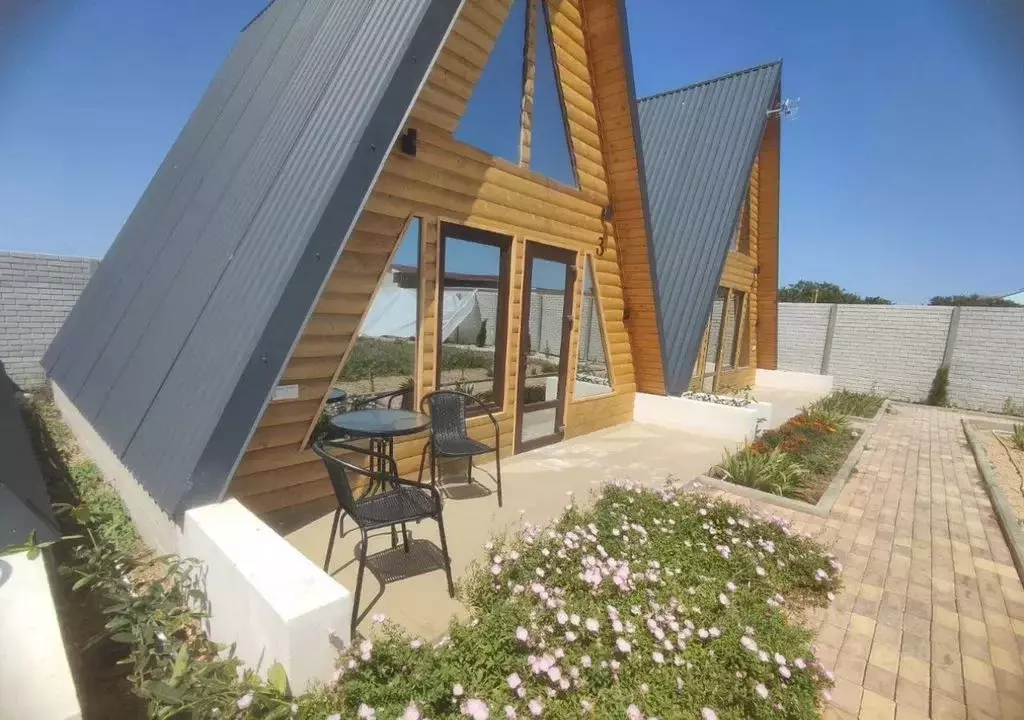 Дом в Крым, Сакский район, Уютненское с/пос ул. Адмирала Федора ... - Фото 1