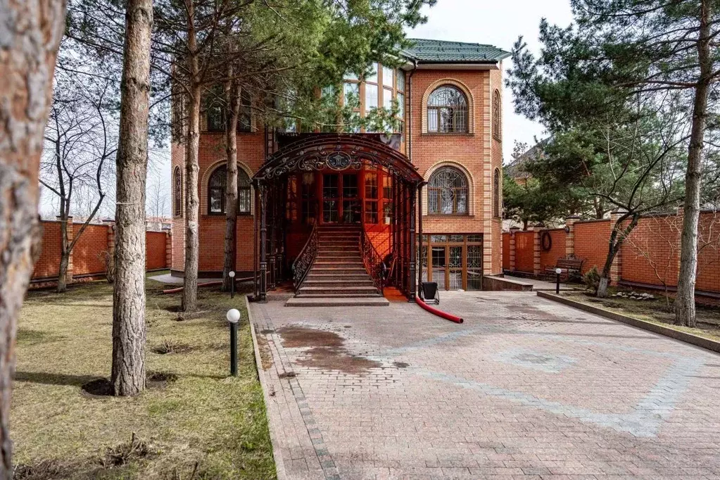 Дом в Московская область, Одинцовский городской округ, с. Ромашково ... - Фото 1