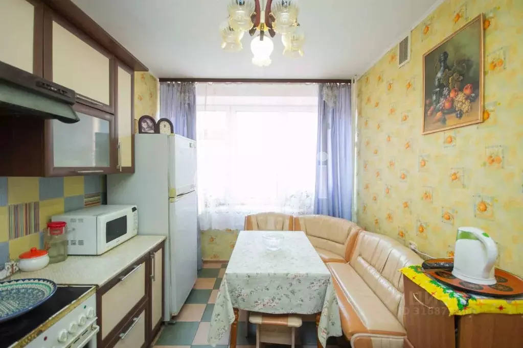 3-к кв. Тюменская область, Тюмень ул. Кузнецова, 6 (94.3 м) - Фото 0