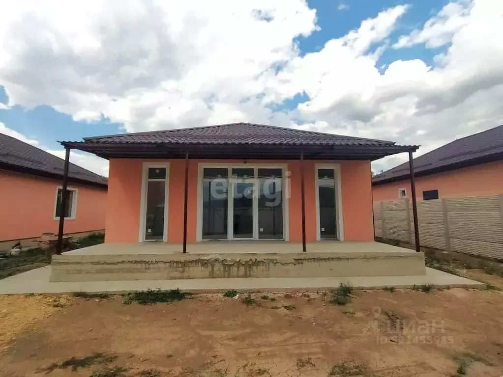 Дом в Крым, Симферопольский район, Добровское с/пос, с. Заречное ул. ... - Фото 1