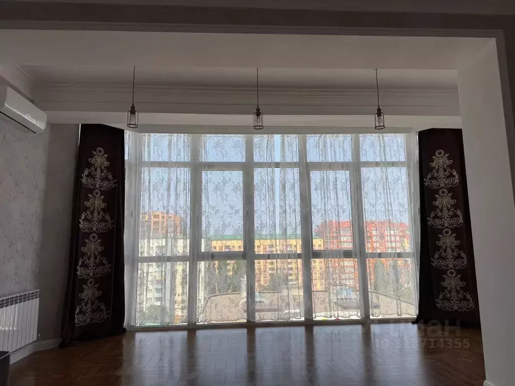 2-к кв. Дагестан, Каспийск ул. Ленина, 35 (90.0 м) - Фото 0