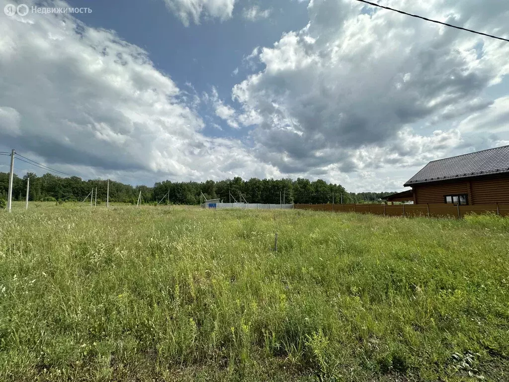 Участок в Октябрьский, микрорайон Радужный, Янтарная улица (8.4 м) - Фото 1