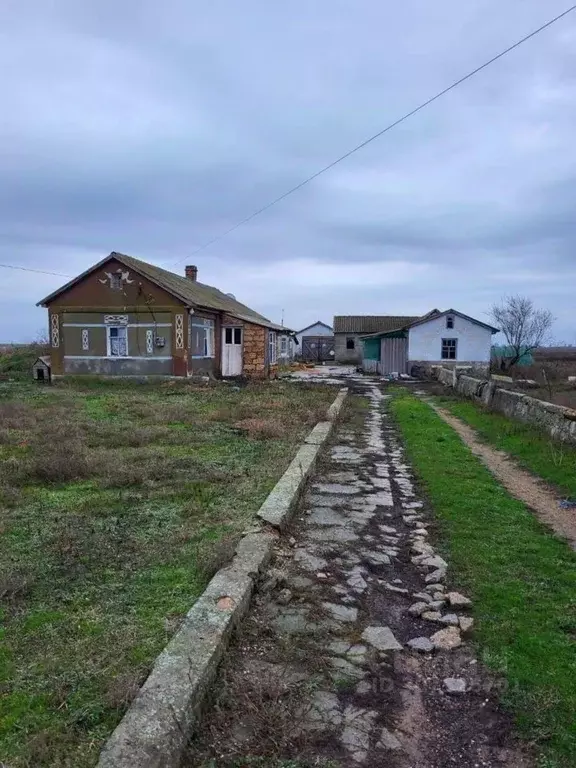 Дом в Крым, Раздольненский район, Зиминское с/пос, с. Овражное ул. ... - Фото 0