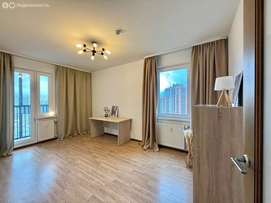 3-комнатная квартира: Санкт-Петербург, Парашютная улица, 65 (77.8 м) - Фото 0