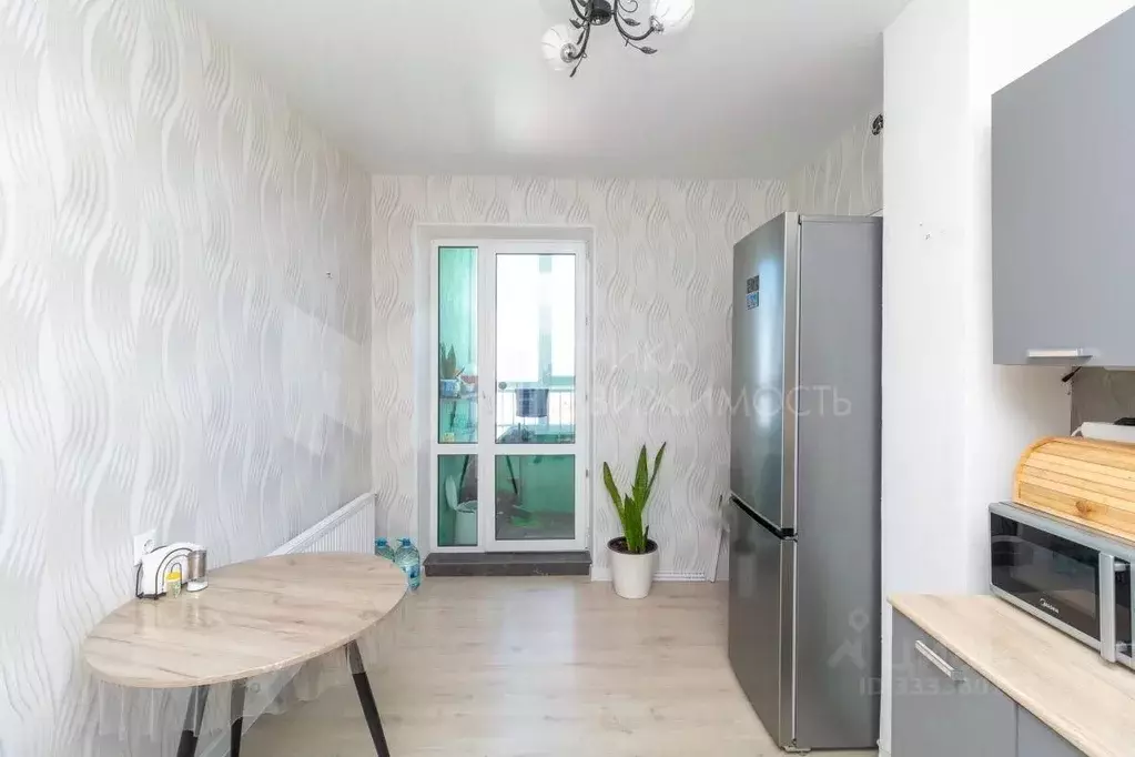 2-к кв. Тюменская область, Тюмень ул. Ветеранов Труда, 9Ак1 (63.4 м) - Фото 1
