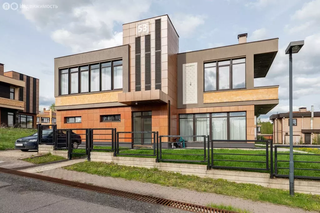 Дом в село Былово, улица Клёны, 81 (251 м) - Фото 1