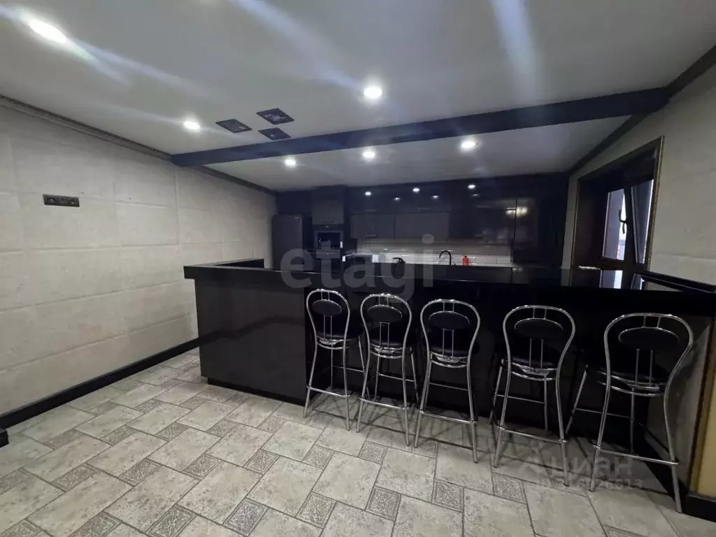 4-к кв. Северная Осетия, Владикавказ просп. Доватора, 93 (250.0 м) - Фото 1